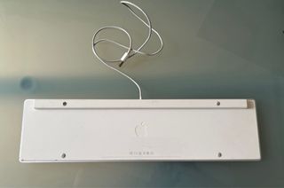 Teclado Apple USB Plata y Blanco