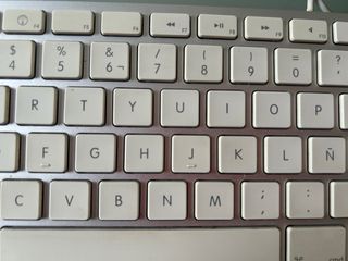 Teclado Apple USB Plata y Blanco