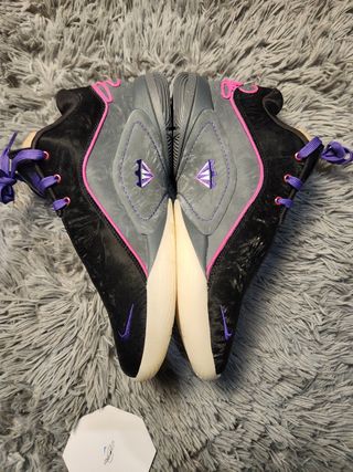 Nike LeBron 22 Negro Púrpura