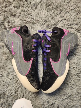 Nike LeBron 22 Negro Púrpura