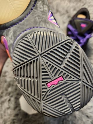 Nike LeBron 22 Negro Púrpura