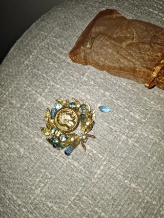 NUEVO! Broche baño oro con Tara