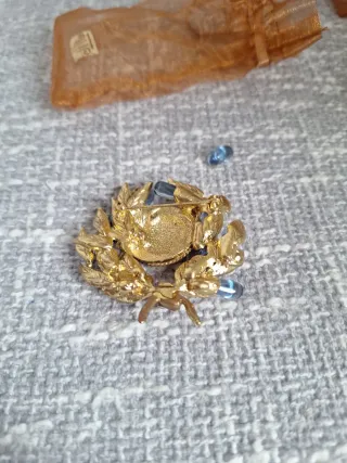 NUEVO! Broche baño oro con Tara