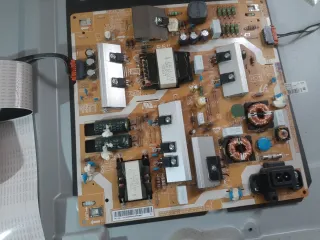 Samsung UE55MU6645U - Piezas