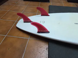 Tabla de surf NSP epoxy 6,6 con quillas FCS