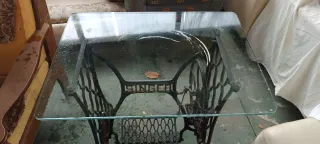 Mesa de coser antigua forja y cristal