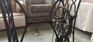 Mesa de coser antigua forja y cristal