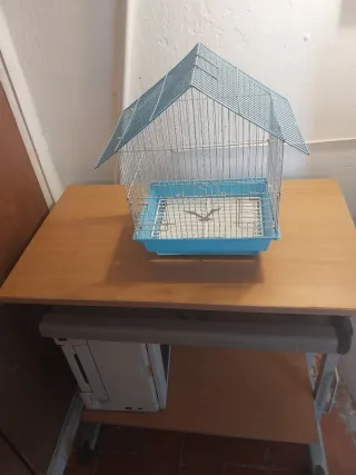 Escritorio para ordenador con ruedas