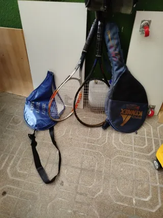 Raquetas de tenis con fundas