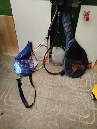 Raquetas de tenis con fundas