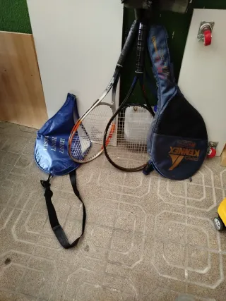Raquetas de tenis con fundas