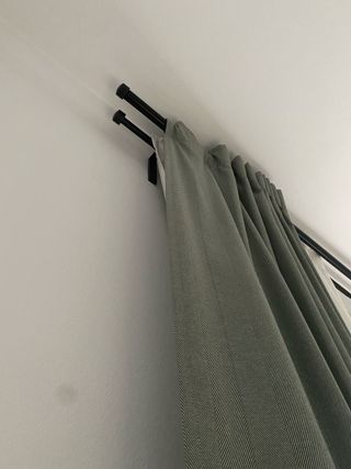 Cortinas opacas IKEA + barras para colgar