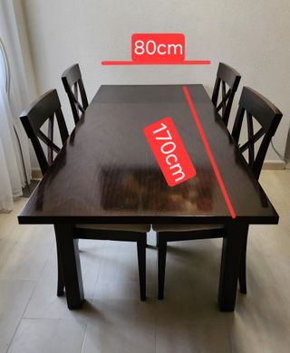 Mesa extensible y 4 sillas tapizadas