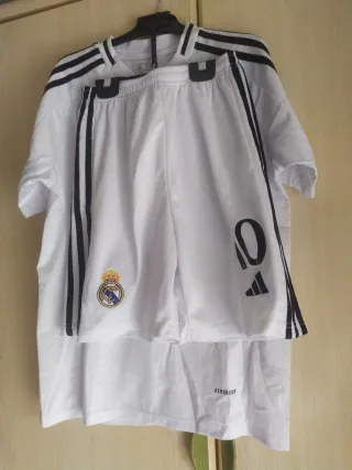 Camiseta Real Madrid Emirates