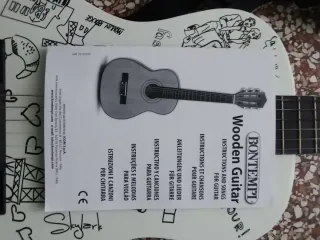 Chitarra Bontempi in legno per bambini