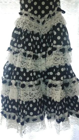 Traje Flamenca Lunares Volantes