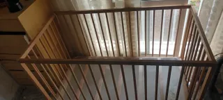 Cuna bebé con colchón y sábanas