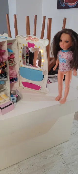 Armario Nancy con 2 muñecas