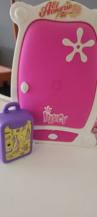 Armario Nancy con 2 muñecas