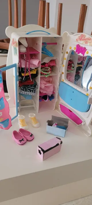 Armario Nancy con 2 muñecas