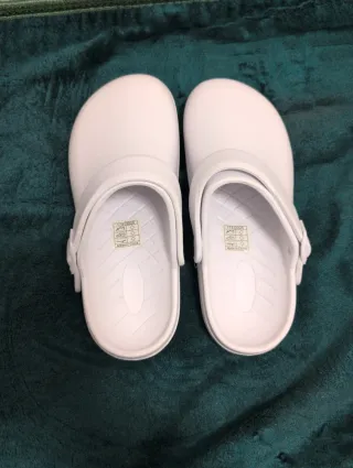 Zuecos blancos unisex