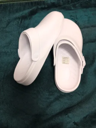 Zuecos blancos unisex