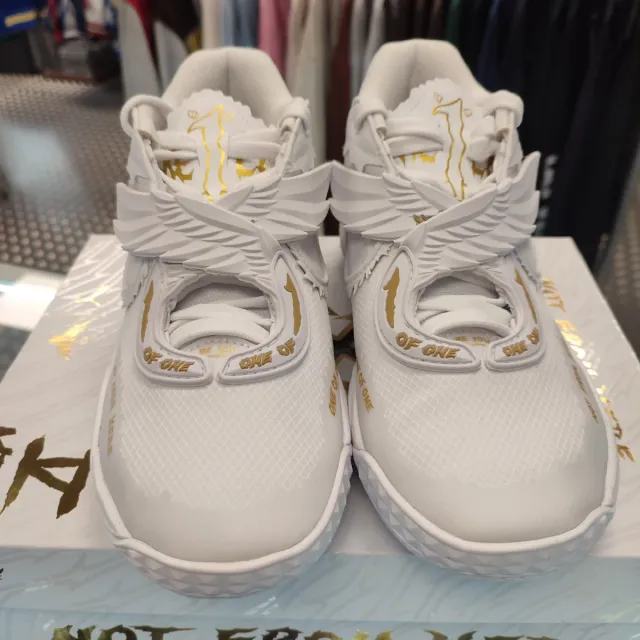 Zapatillas Puma MB.05 Mist Blancas y Doradas