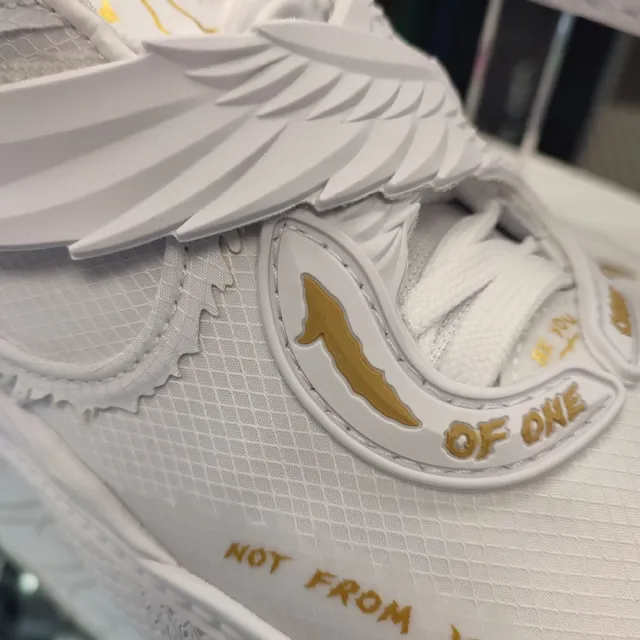 Zapatillas Puma MB.05 Mist Blancas y Doradas