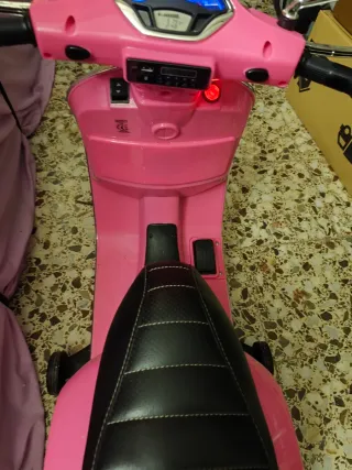 Moto Eléctrica Infantil Vespa Rosa