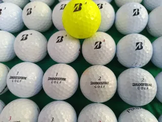 48 Bolas de golf Bridgestone, usadas. Buen estado.
