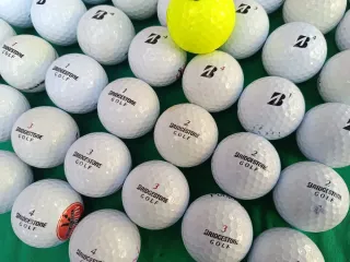 48 Bolas de golf Bridgestone, usadas. Buen estado.