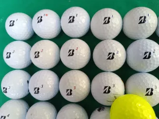 48 Bolas de golf Bridgestone, usadas. Buen estado.