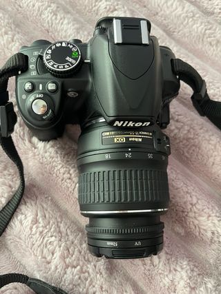 Cámara Nikon D3100 con manuales y CD
