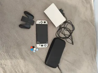 Nintendo Switch OLED Bianca e Nera