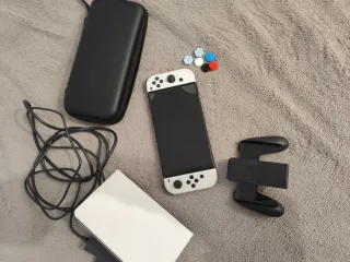 Nintendo Switch OLED Bianca e Nera