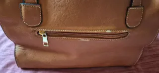 Bolso Marrón con Adorno Circular