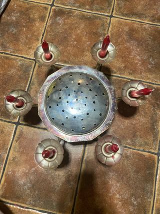 Centro de mesa antiguo con candelabros