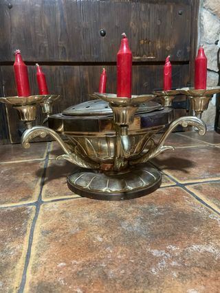 Centro de mesa antiguo con candelabros