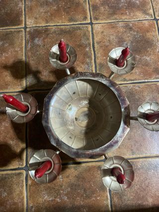 Centro de mesa antiguo con candelabros