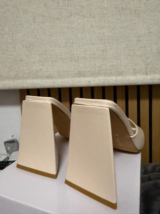 Tacones beige talla 39