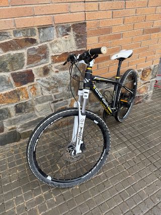 Bicicleta de Montaña Conor Negra y Amarilla