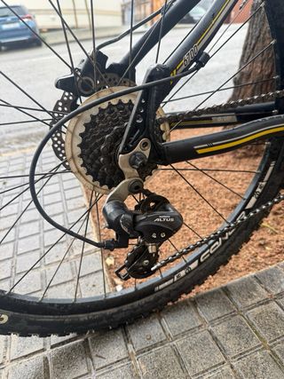 Bicicleta de Montaña Conor Negra y Amarilla