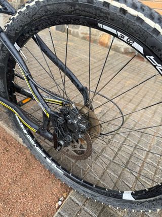 Bicicleta de Montaña Conor Negra y Amarilla