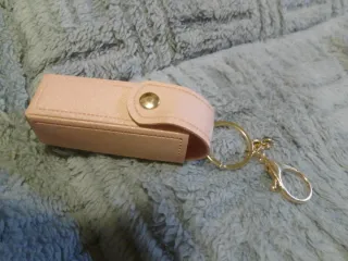 Llavero rosa y dorado para pintalabios