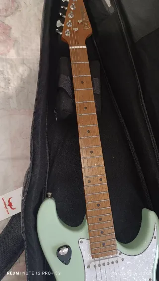 Guitarra eléctrica inteligente Bullfighter D160SE