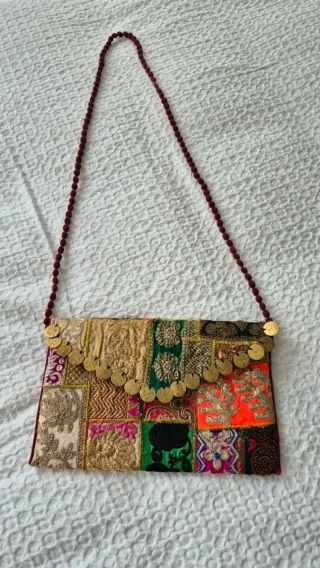 Bolso étnico sobre patchwork con monedas