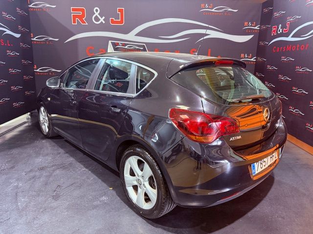 Opel Astra 2011