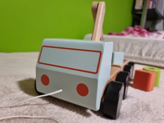 Camión grúa de madera IKEA