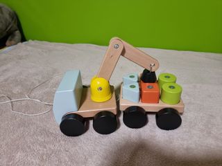 Camión grúa de madera IKEA