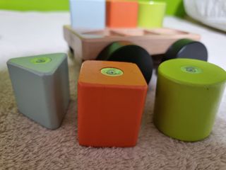 Camión grúa de madera IKEA